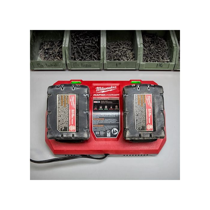 Milwaukee M18 DFC JP｜M18 デュアルベイ急速充電器｜2台同時充電対応 