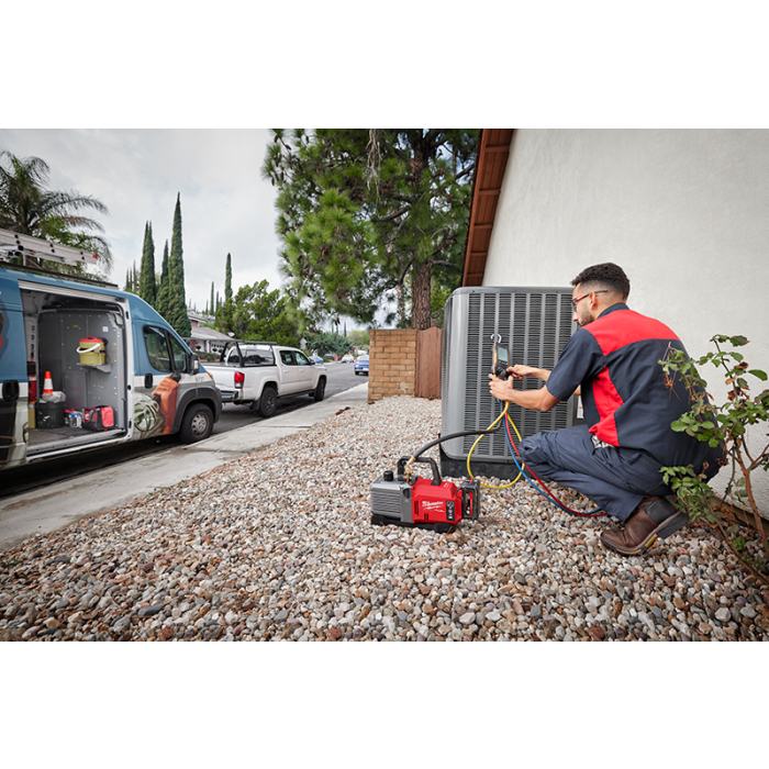 Milwaukee M18 FVP5-0 JP｜充電式真空ポンプ｜5 CFM・最大90分稼働 